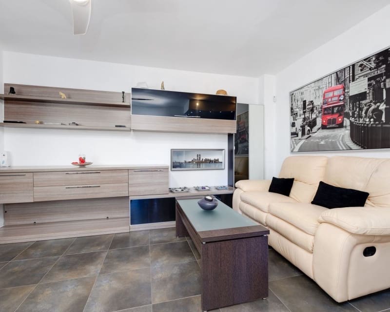 Appartement de 2 chambres à louer à Torrevieja - 1 000 € (Ref: 10033159)