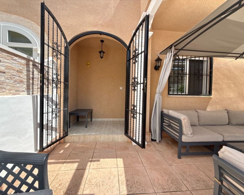 2 sypialnia Dom na sprzedaż w Torrevieja z basenem garażem - 200 000 € (Ref: 10039006)