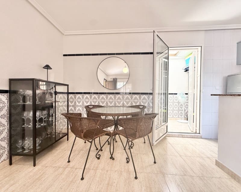 2 sypialnia Dom na sprzedaż w Torrevieja z basenem garażem - 200 000 € (Ref: 10039006)