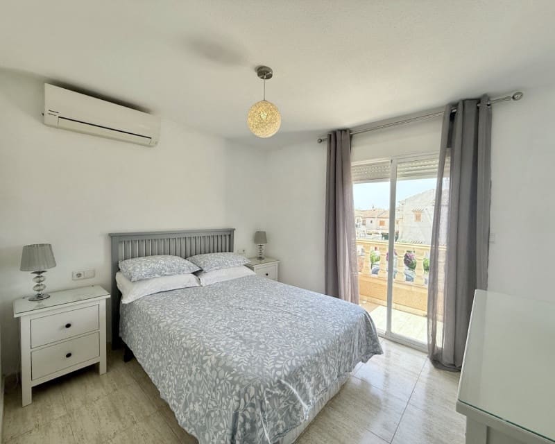 2 sypialnia Dom na sprzedaż w Torrevieja z basenem garażem - 200 000 € (Ref: 10039006)