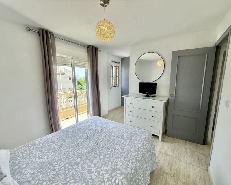 2 sypialnia Dom na sprzedaż w Torrevieja z basenem garażem - 200 000 € (Ref: 10039006)