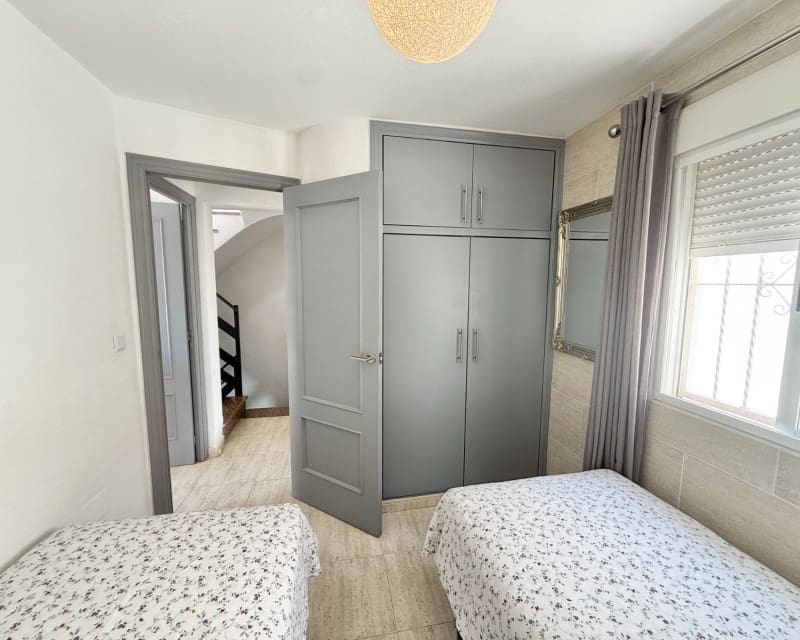 2 sypialnia Dom na sprzedaż w Torrevieja z basenem garażem - 200 000 € (Ref: 10039006)