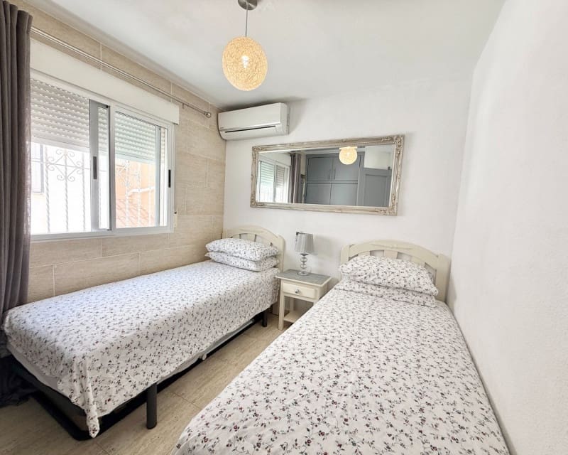 2 sypialnia Dom na sprzedaż w Torrevieja z basenem garażem - 200 000 € (Ref: 10039006)