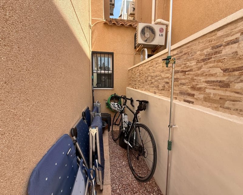 2 sypialnia Dom na sprzedaż w Torrevieja z basenem garażem - 200 000 € (Ref: 10039006)