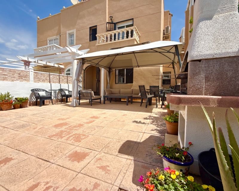 2 sypialnia Dom na sprzedaż w Torrevieja z basenem garażem - 200 000 € (Ref: 10039006)