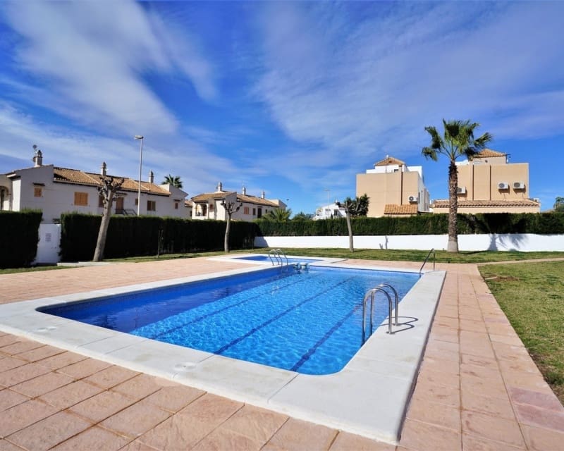 2 bedroom Townhouse for sale in Torrevieja with pool garage - € 200,000 (Ref: 10039006)