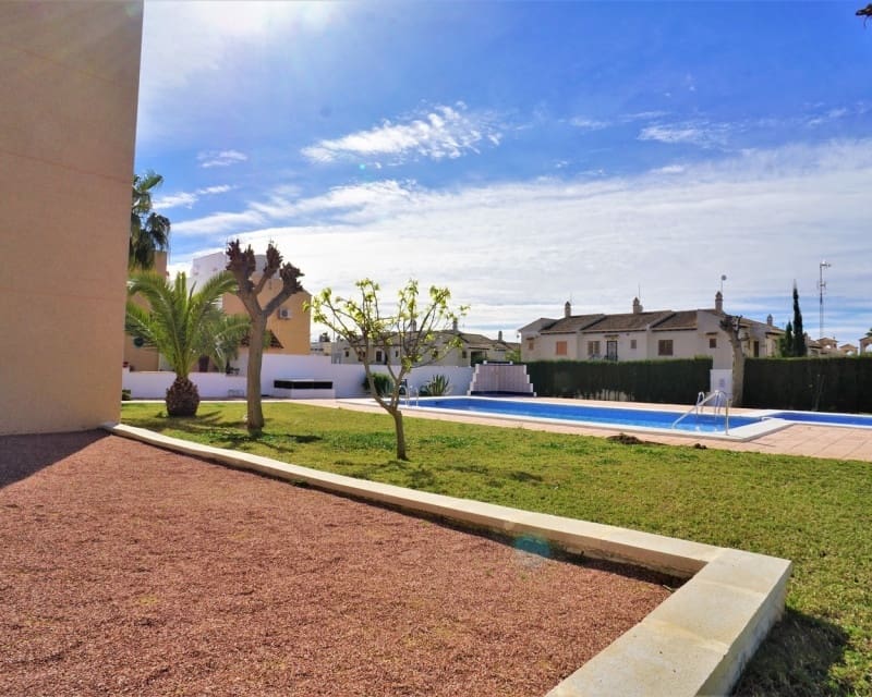 2 bedroom Townhouse for sale in Torrevieja with pool garage - € 200,000 (Ref: 10039006)