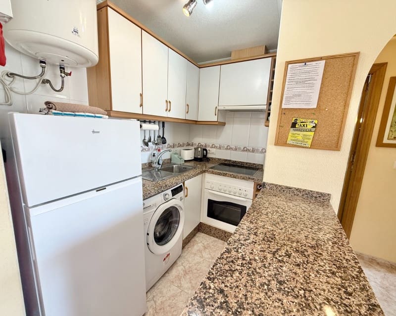 1 makuuhuone Huoneisto vuokrattavana paikassa Torrevieja mukana uima-altaan - 700 € (Ref: 10039306)
