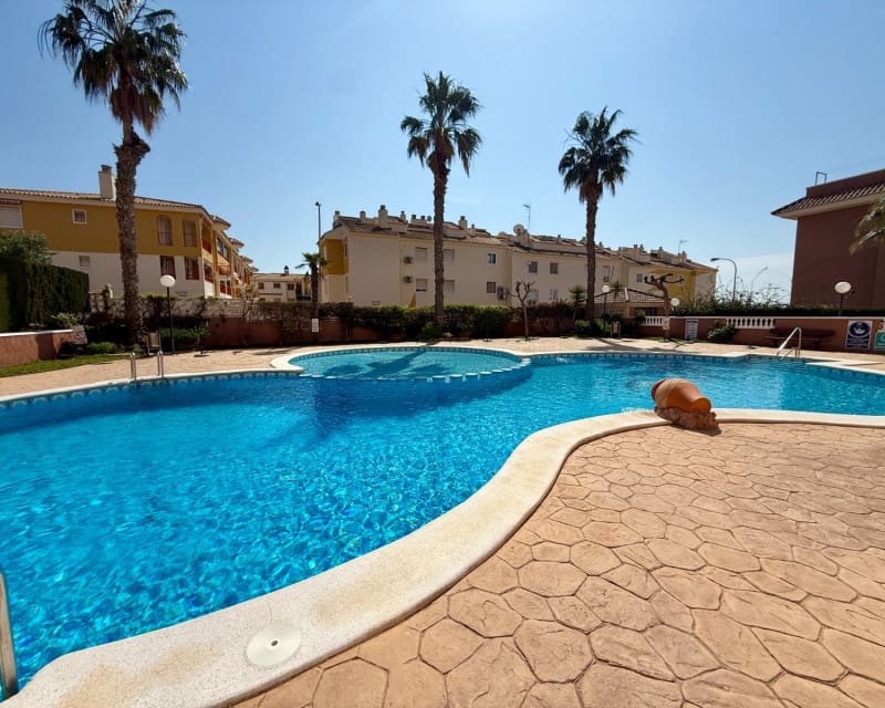 1 makuuhuone Huoneisto vuokrattavana paikassa Torrevieja mukana uima-altaan - 700 € (Ref: 10039306)
