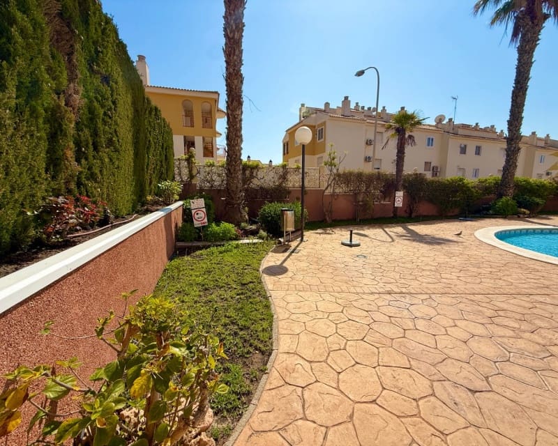 1 makuuhuone Huoneisto vuokrattavana paikassa Torrevieja mukana uima-altaan - 700 € (Ref: 10039306)