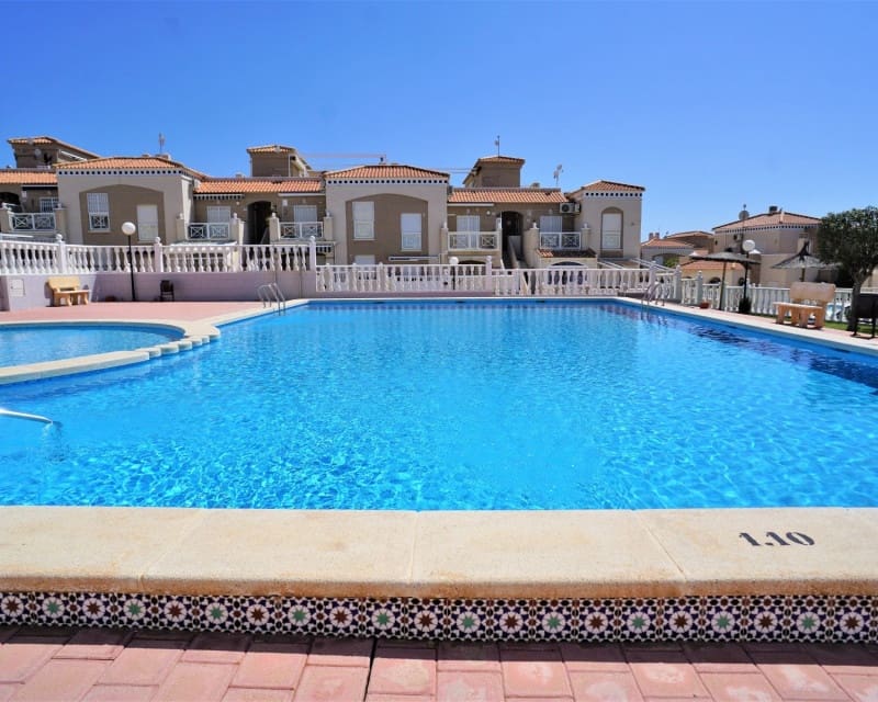 2 makuuhuone Huoneisto myytävänä paikassa Torrevieja mukana uima-altaan - 185 000 € (Ref: 10117490)