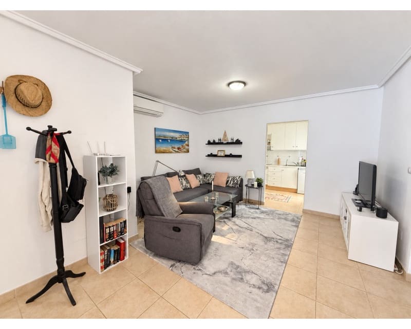 2 makuuhuone Huoneisto myytävänä paikassa Torrevieja mukana uima-altaan - 185 000 € (Ref: 10117490)