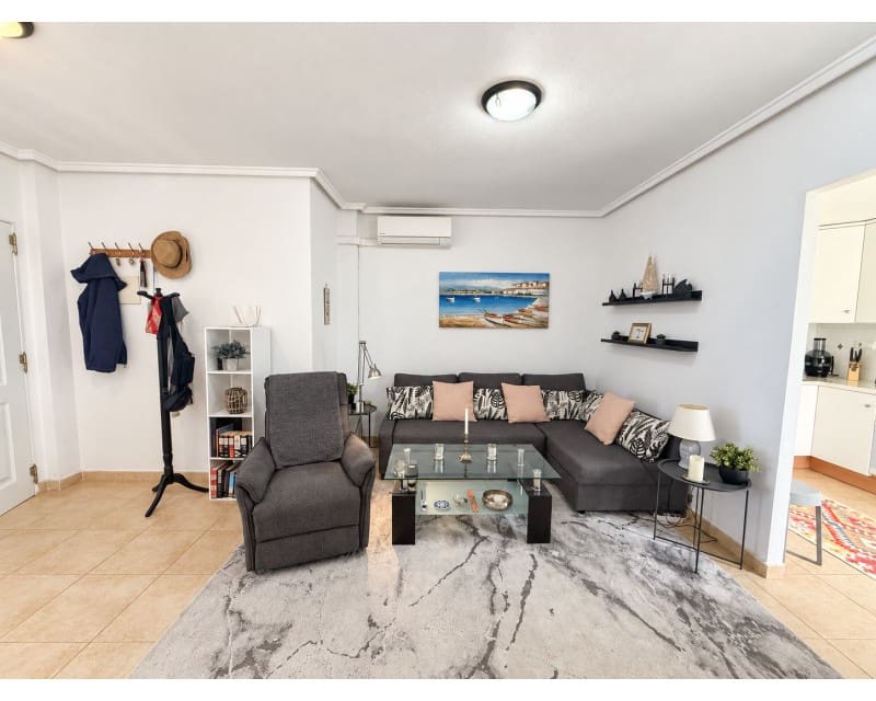 2 makuuhuone Huoneisto myytävänä paikassa Torrevieja mukana uima-altaan - 185 000 € (Ref: 10117490)