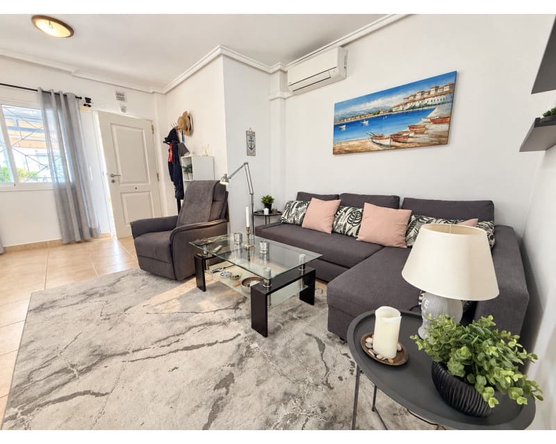 2 makuuhuone Huoneisto myytävänä paikassa Torrevieja mukana uima-altaan - 185 000 € (Ref: 10117490)