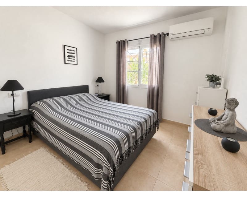 2 makuuhuone Huoneisto myytävänä paikassa Torrevieja mukana uima-altaan - 185 000 € (Ref: 10117490)