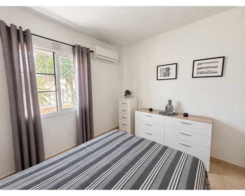 2 makuuhuone Huoneisto myytävänä paikassa Torrevieja mukana uima-altaan - 185 000 € (Ref: 10117490)