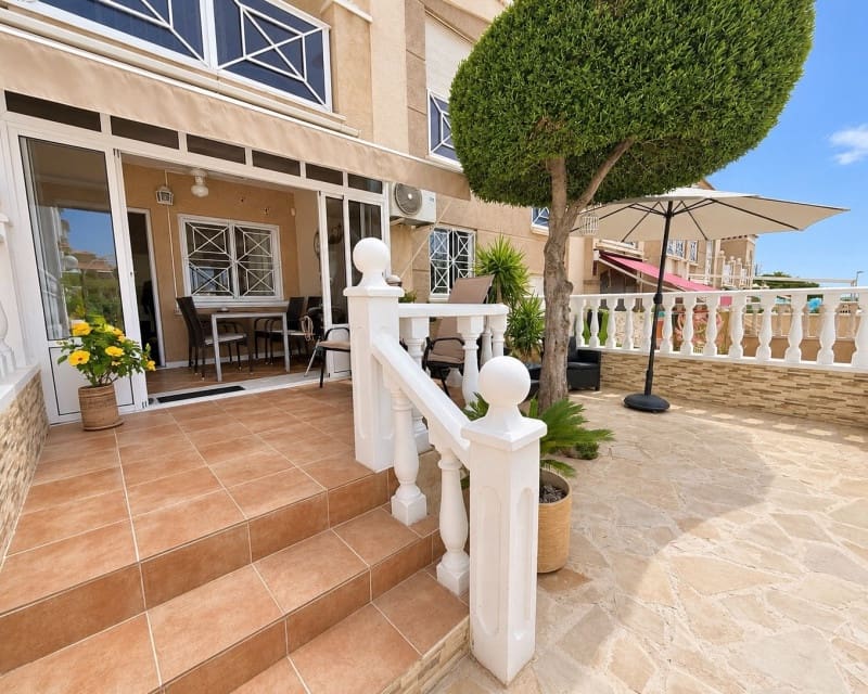 2 makuuhuone Huoneisto myytävänä paikassa Torrevieja mukana uima-altaan - 185 000 € (Ref: 10117490)