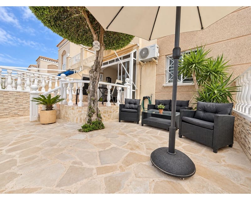 2 makuuhuone Huoneisto myytävänä paikassa Torrevieja mukana uima-altaan - 185 000 € (Ref: 10117490)