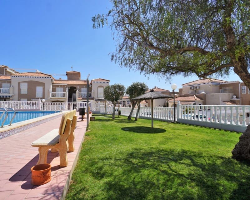 2 makuuhuone Huoneisto myytävänä paikassa Torrevieja mukana uima-altaan - 185 000 € (Ref: 10117490)