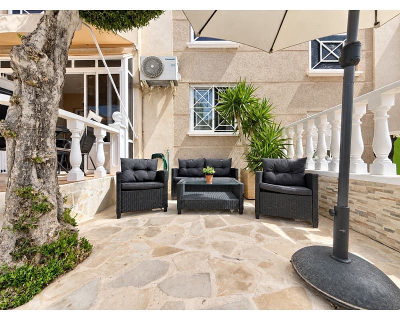 2 makuuhuone Huoneisto myytävänä paikassa Torrevieja mukana uima-altaan - 185 000 € (Ref: 10117490)