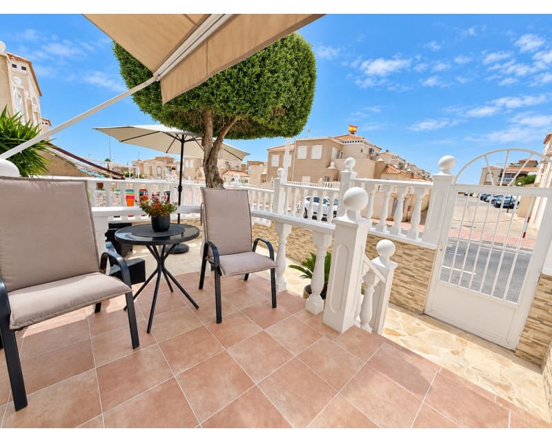 2 makuuhuone Huoneisto myytävänä paikassa Torrevieja mukana uima-altaan - 185 000 € (Ref: 10117490)