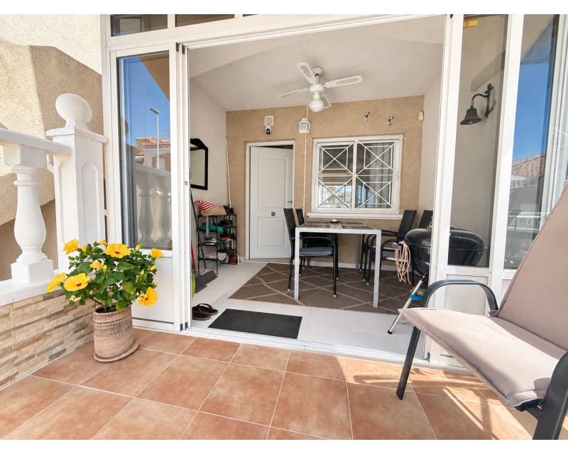 2 makuuhuone Huoneisto myytävänä paikassa Torrevieja mukana uima-altaan - 185 000 € (Ref: 10117490)