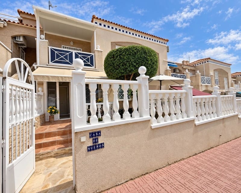 2 makuuhuone Huoneisto myytävänä paikassa Torrevieja mukana uima-altaan - 185 000 € (Ref: 10117490)