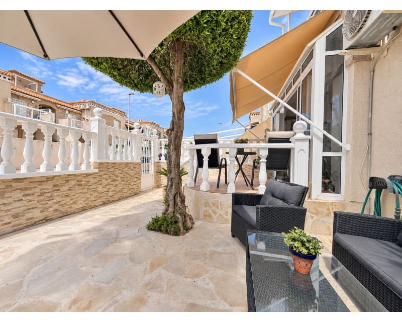 2 makuuhuone Huoneisto myytävänä paikassa Torrevieja mukana uima-altaan - 185 000 € (Ref: 10117490)
