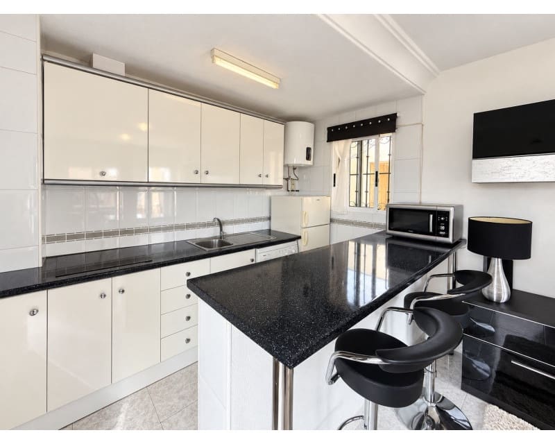 2 soverom Leilighet til salgs i Torrevieja med svømmebasseng - € 159 900 (Ref: 10120879)