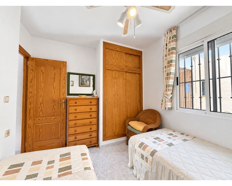 2 soverom Leilighet til salgs i Torrevieja med svømmebasseng - € 159 900 (Ref: 10120879)