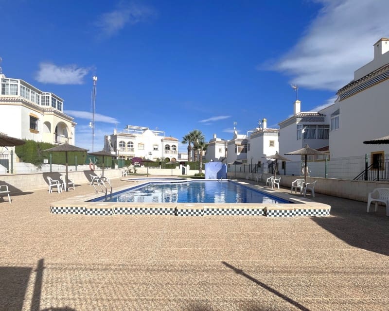 2 soverom Leilighet til salgs i Torrevieja med svømmebasseng - € 159 900 (Ref: 10120879)