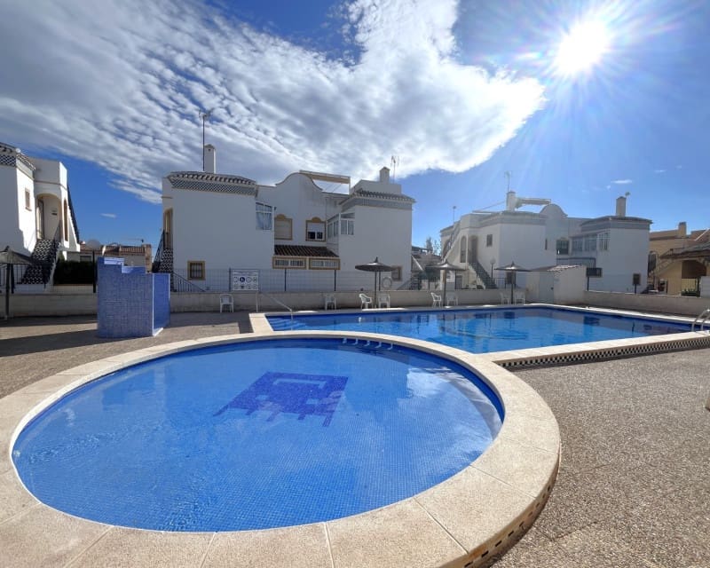 2 soverom Leilighet til salgs i Torrevieja med svømmebasseng - € 159 900 (Ref: 10120879)