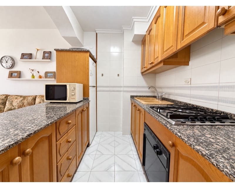 1 makuuhuone Huoneisto myytävänä paikassa Torrevieja mukana uima-altaan - 139 900 € (Ref: 10140305)
