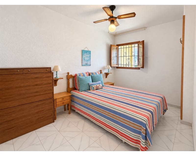 1 makuuhuone Huoneisto myytävänä paikassa Torrevieja mukana uima-altaan - 139 900 € (Ref: 10140305)