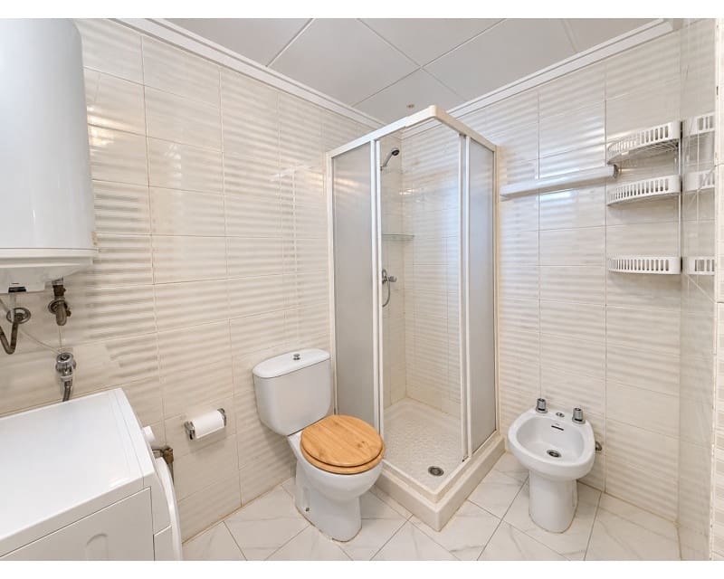 1 makuuhuone Huoneisto myytävänä paikassa Torrevieja mukana uima-altaan - 139 900 € (Ref: 10140305)