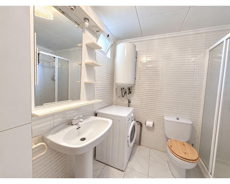 1 makuuhuone Huoneisto myytävänä paikassa Torrevieja mukana uima-altaan - 139 900 € (Ref: 10140305)