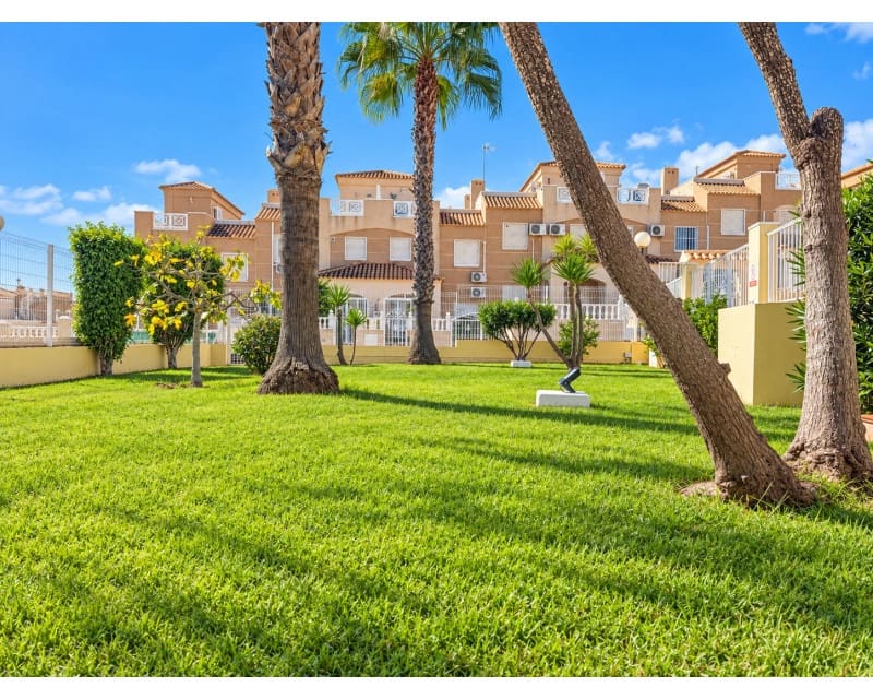 2 bedroom Apartment for sale in Torrevieja with pool garage - € 199,000 (Ref: 10158095)