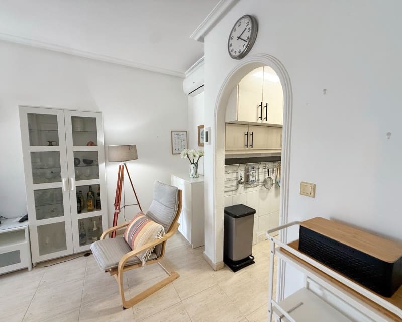 3 bedroom Apartment for rent in Aguas Nuevas with pool garage - € 1,100 (Ref: 10162398)