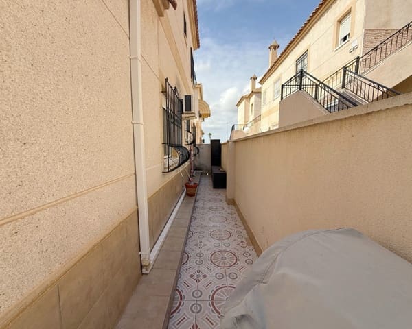 3 bedroom Apartment for rent in Aguas Nuevas, Torrevieja with pool garage - € 1,100 (Ref: 10162398)