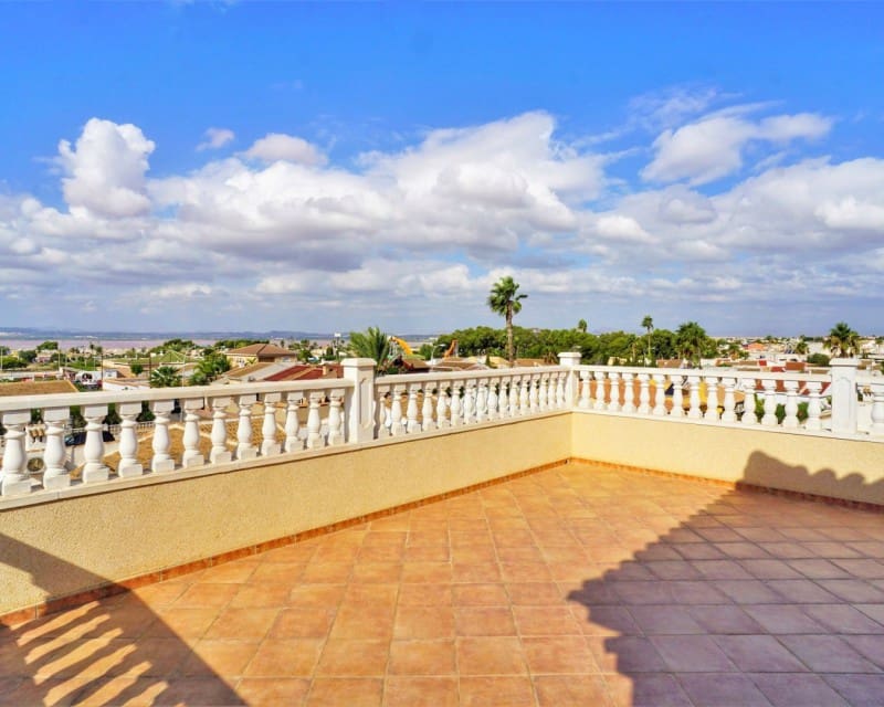 6 soverom Villa til salgs i Torrevieja med svømmebasseng - € 749 000 (Ref: 5013109)