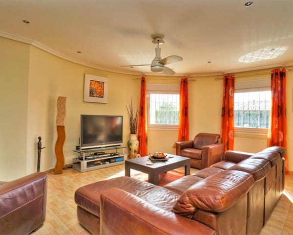 6 soverom Villa til salgs i El Chaparral, Torrevieja med svømmebasseng - € 749 000 (Ref: 5013109)