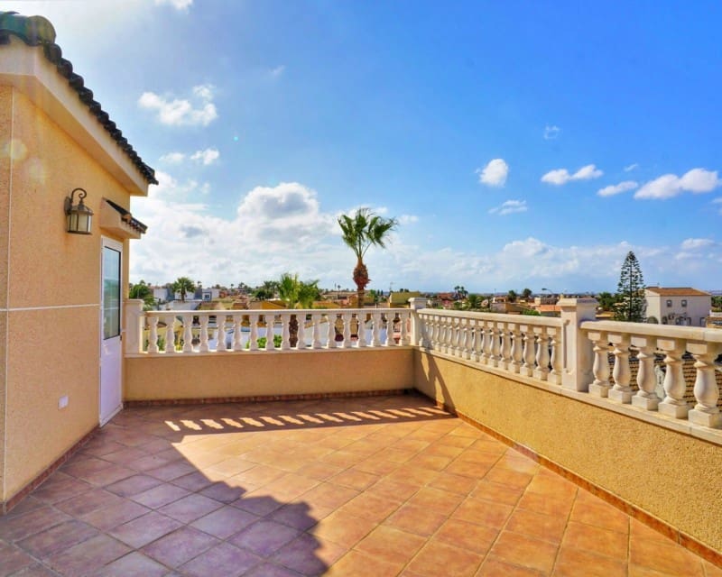 6 soverom Villa til salgs i Torrevieja med svømmebasseng - € 749 000 (Ref: 5013109)