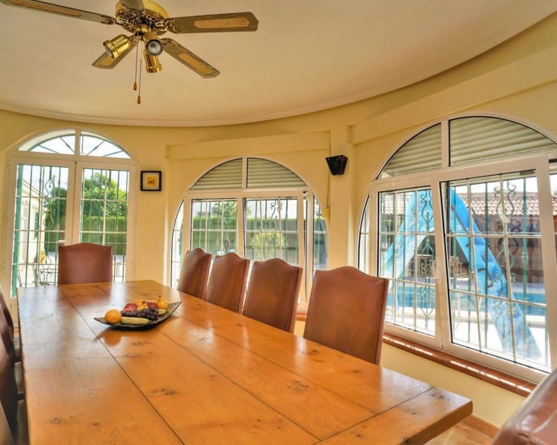 6 soverom Villa til salgs i Torrevieja med svømmebasseng - € 749 000 (Ref: 5013109)