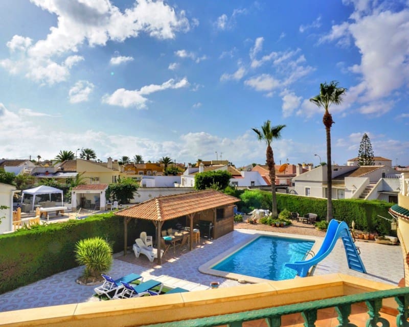 6 soverom Villa til salgs i Torrevieja med svømmebasseng - € 749 000 (Ref: 5013109)