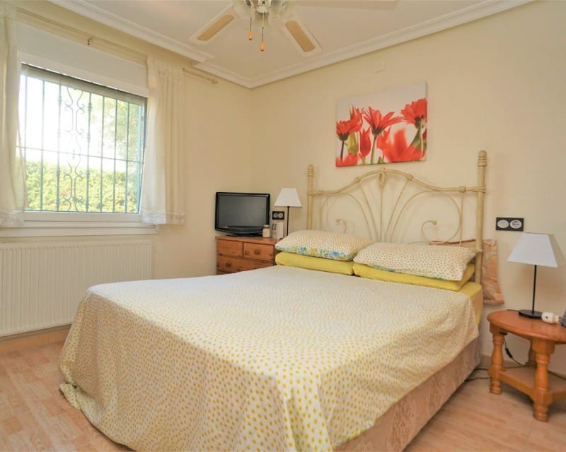 6 soverom Villa til salgs i Torrevieja med svømmebasseng - € 749 000 (Ref: 5013109)