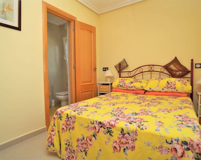 6 soverom Villa til salgs i Torrevieja med svømmebasseng - € 749 000 (Ref: 5013109)