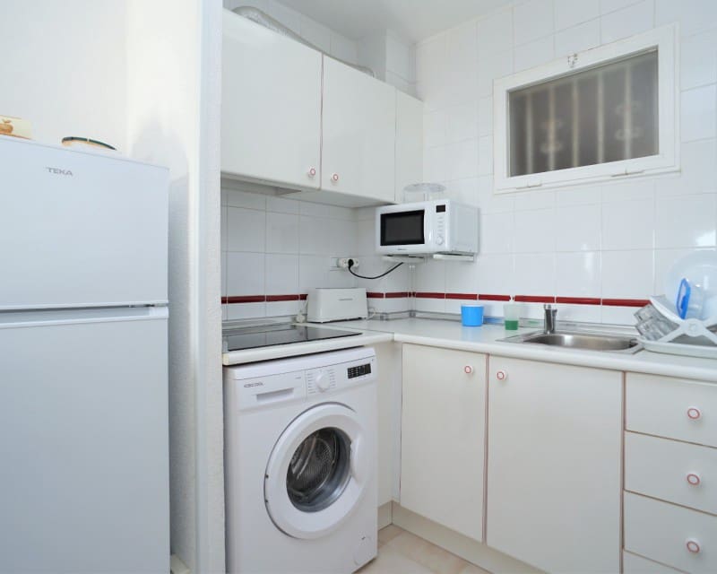 2 soveværelse Lejlighed til leje i Torrevieja med swimmingpool - € 750 (Ref: 5523523)