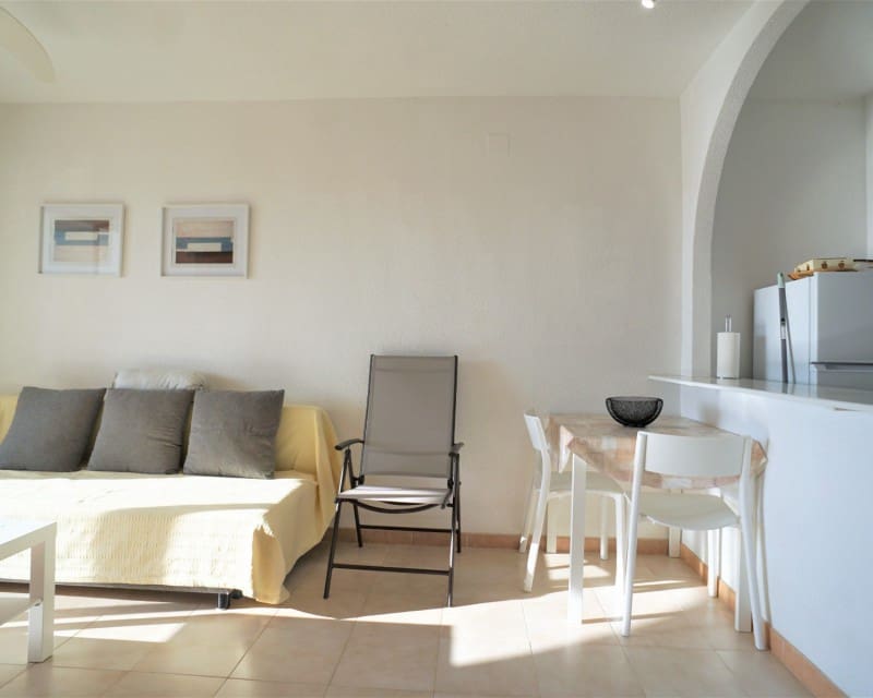 2 soveværelse Lejlighed til leje i Torrevieja med swimmingpool - € 750 (Ref: 5523523)