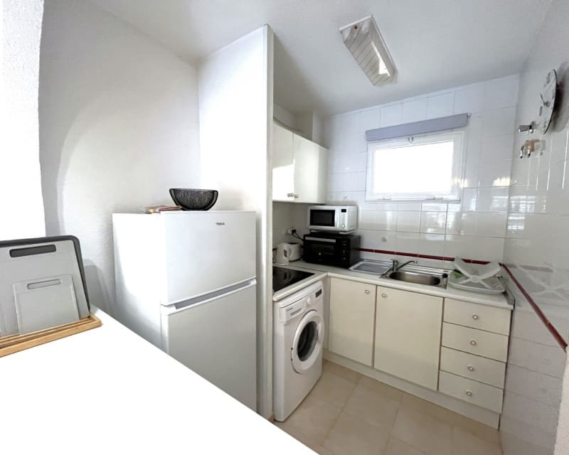 2 soveværelse Lejlighed til leje i Torrevieja med swimmingpool - € 750 (Ref: 5523523)