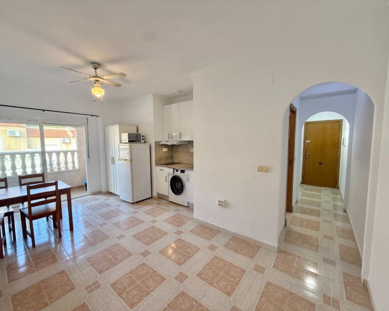 Yksiö vuokrattavana paikassa Torrevieja mukana uima-altaan - 475 € (Ref: 6418407)